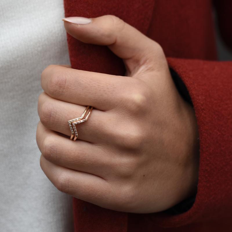 Zlatý vykrojený prsten s diamantem 49916