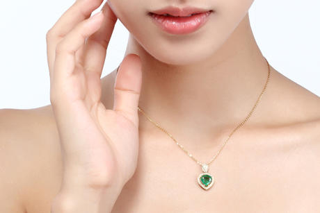 Smaragdový náhrdelník ze žlutého zlata 5296