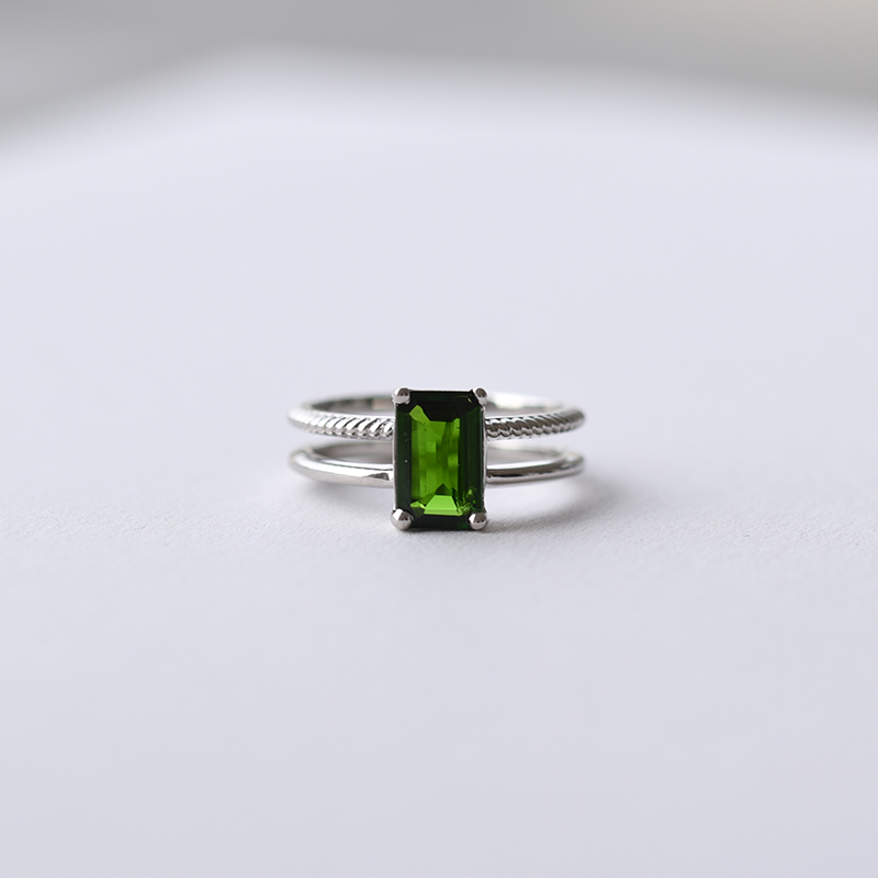 Platinový prsten s emerald diopsidem