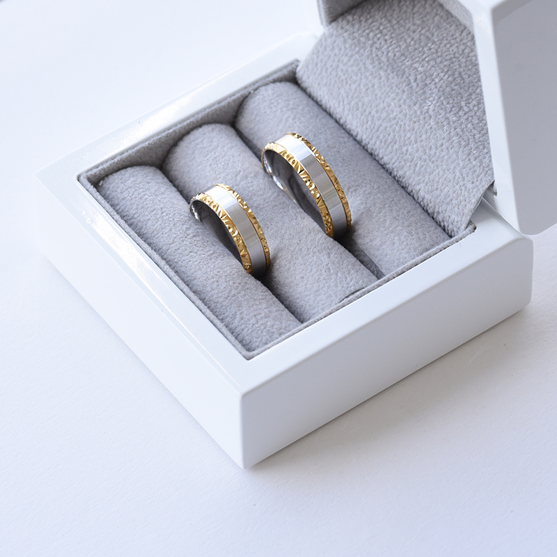 Dvoubarevné snubní prsteny 