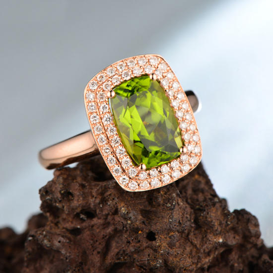 Zlatý prsten s emerald peridotem