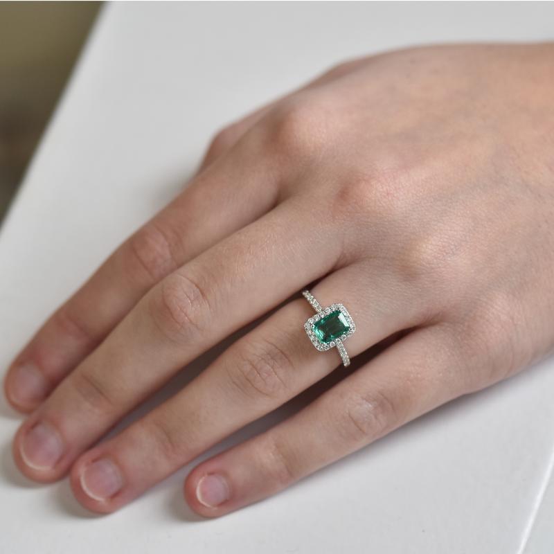 Smaragdový prsten s diamanty 6496