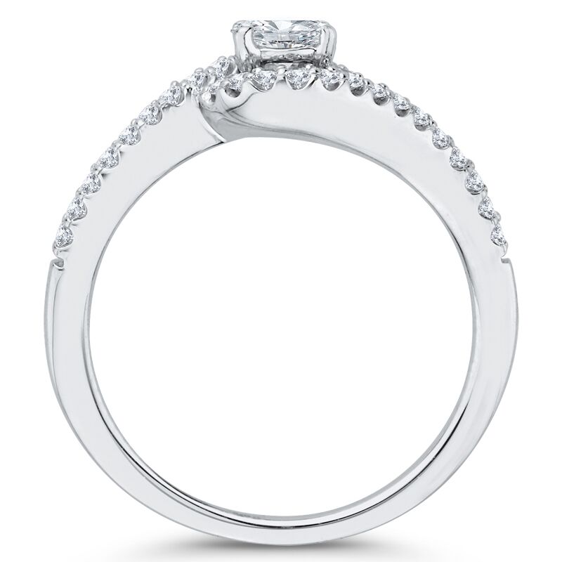 Elegantní zlatý zásnubní prsten s moissanitem a diamanty 66176