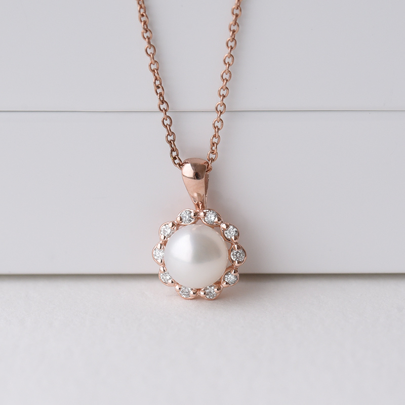 Halo náhrdelník s perlou a diamanty