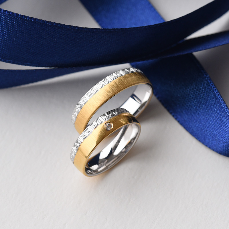 Zlaté snubní prsteny s diamantem 76416
