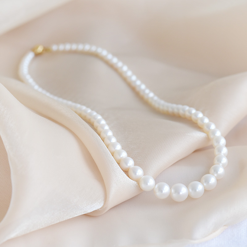 Náhrdelník z bílých perel 93506