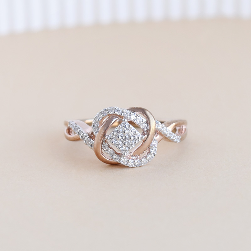 Proplétaný diamantový prsten 95846