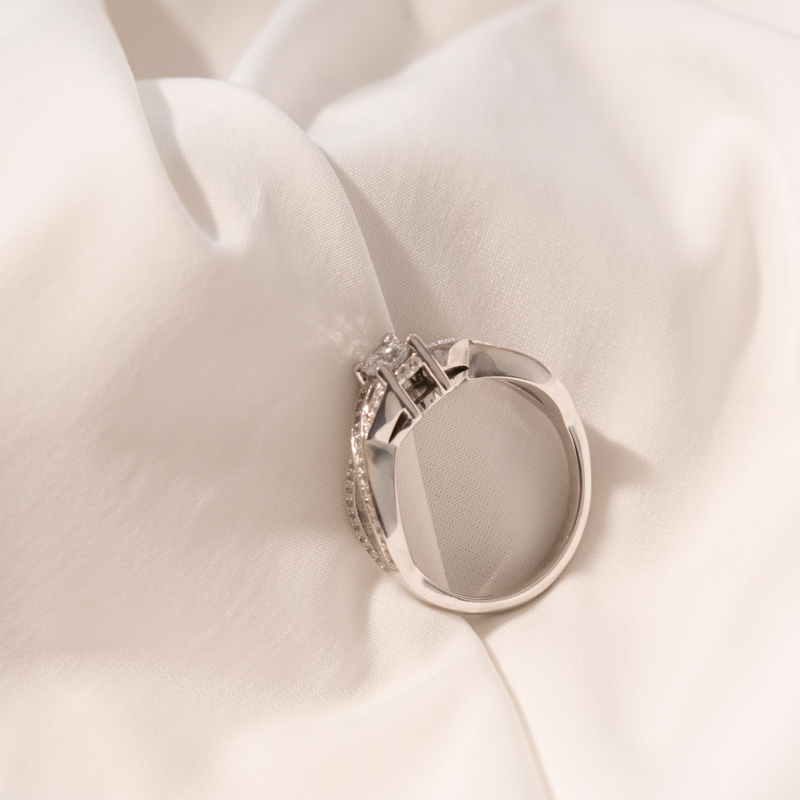 Luxusní infinity zásnubní prsten s diamanty Frankie 102107