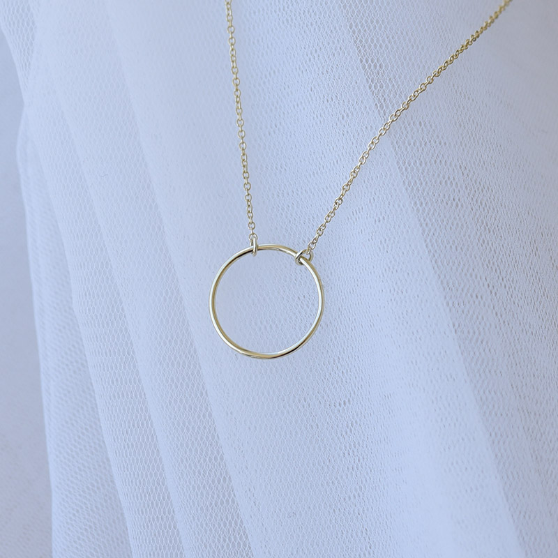Stříbrný náhrdelník minimalistického tvaru Karma 103627
