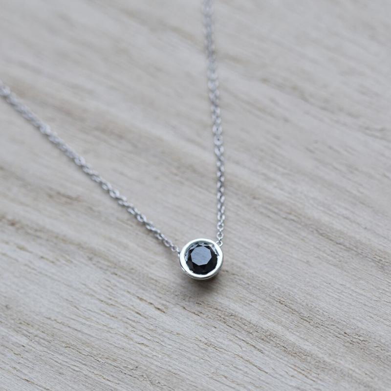 Stříbrný náhrdelník s černým diamantem Jonie 103837