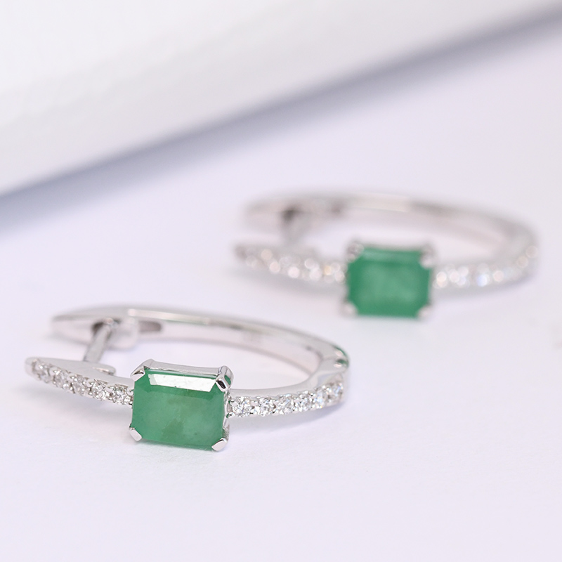 Kruhové náušnice s diamanty a smaragdy Jade 116477
