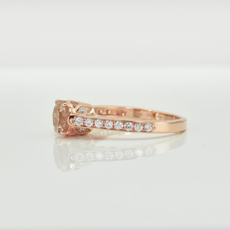 Sladký zásnubní prsten s morganitem a diamanty