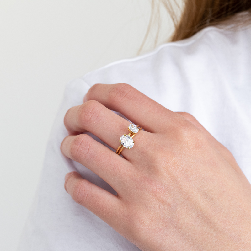 Elegantní zásnubní prsten s oval moissanitem s výběrem velikosti Frost 124737