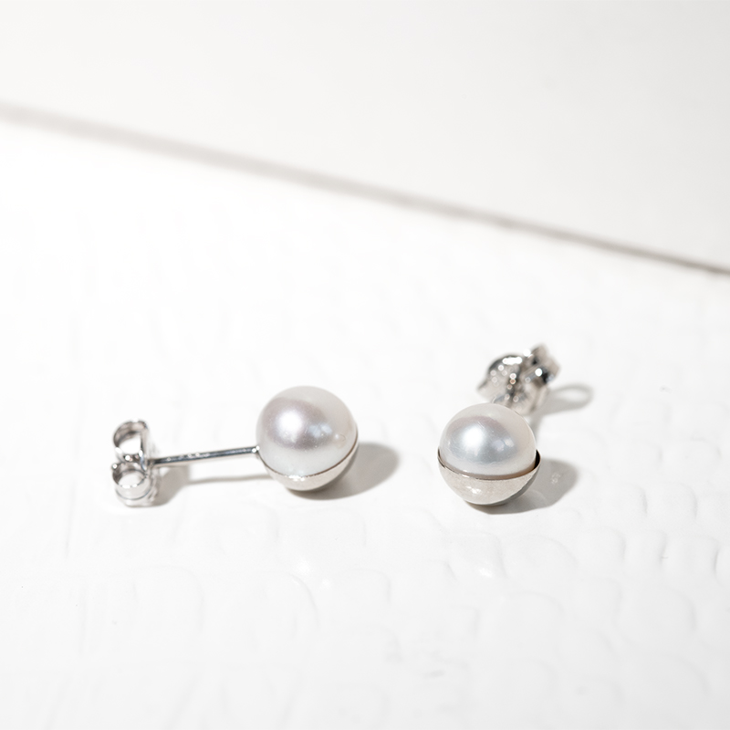 Decentní perlové náušnice Danne 126927