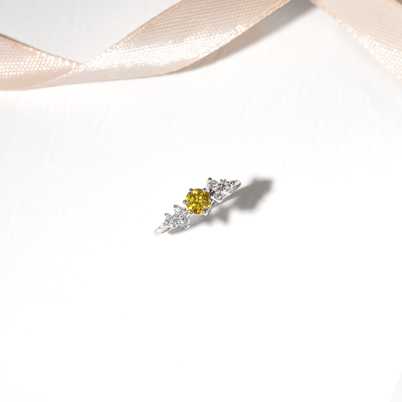 Zásnubní prsten s 0.44ct IGI certifikovaným žlutým lab-grown diamantem Olha 127267