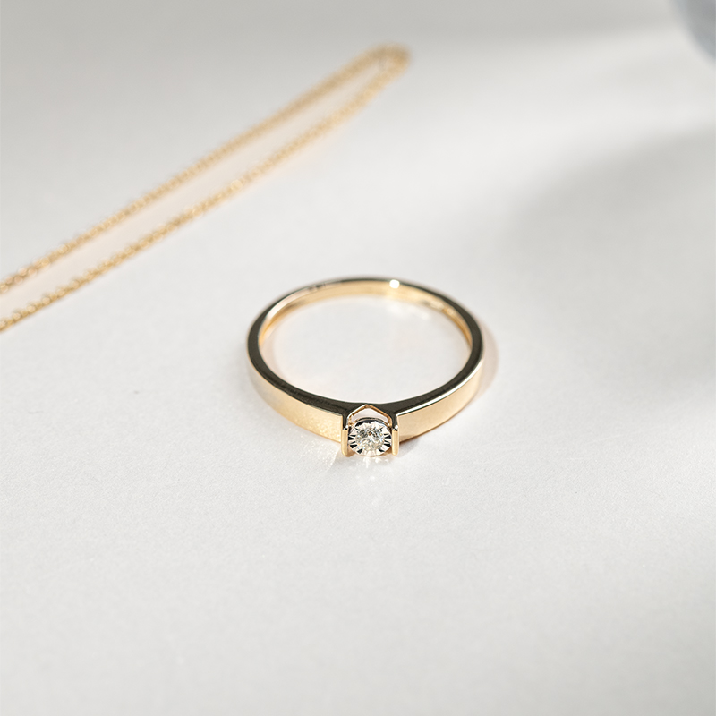 Elegantní zásnubní prsten s moissanitem Segunda 131317
