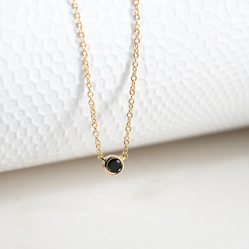 Stříbrný minimalistický náhrdelník s černým diamantem Glosie 132047
