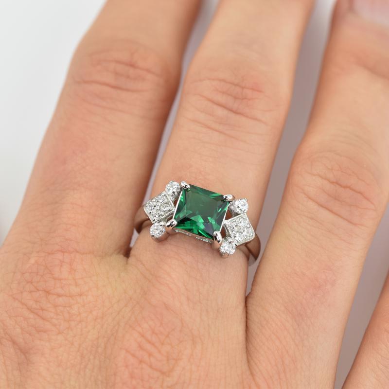 Prsten se smaragdem Chanel 15197