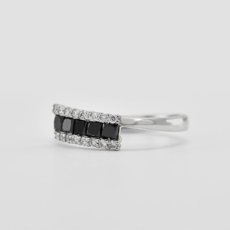 Zásnubní prsten s černými a bílými diamanty 19187