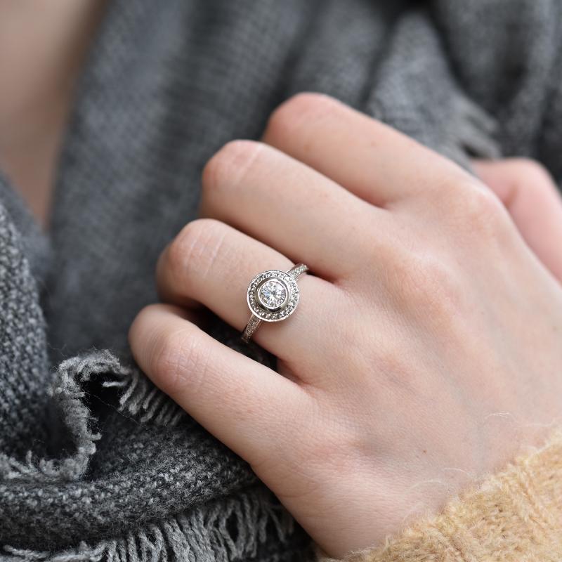 Platinový prsten s diamanty 28917