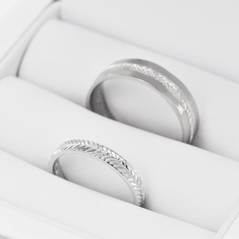 Zlaté snubní prsteny s gravírem Jennifer 28957