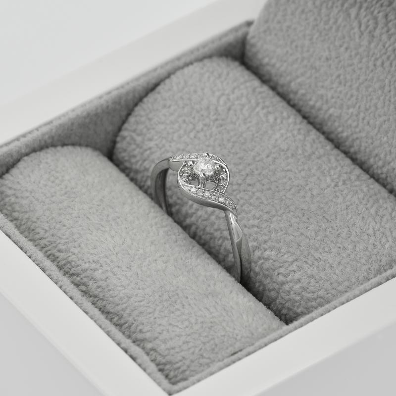 Zlatý zásnubní prsten s diamanty 35527