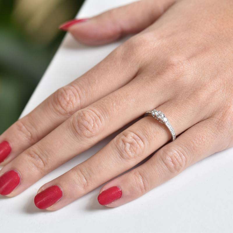 Zlatý zásnubní prsten s diamanty 4497