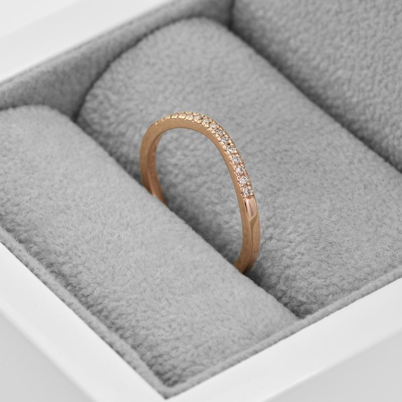 Prsten s diamanty z růžového zlata