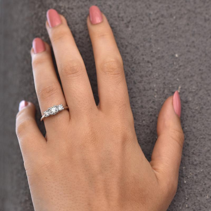 Diamantový zásnubní prsten z platiny Mabyn 45567