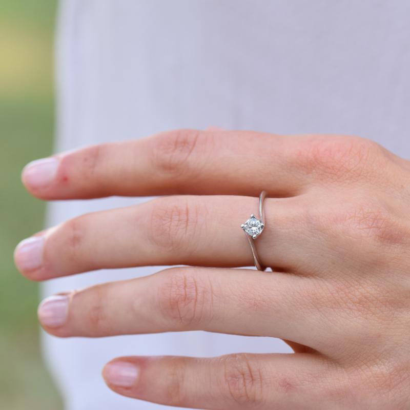 Zásnubní prsten s diamantem 46587