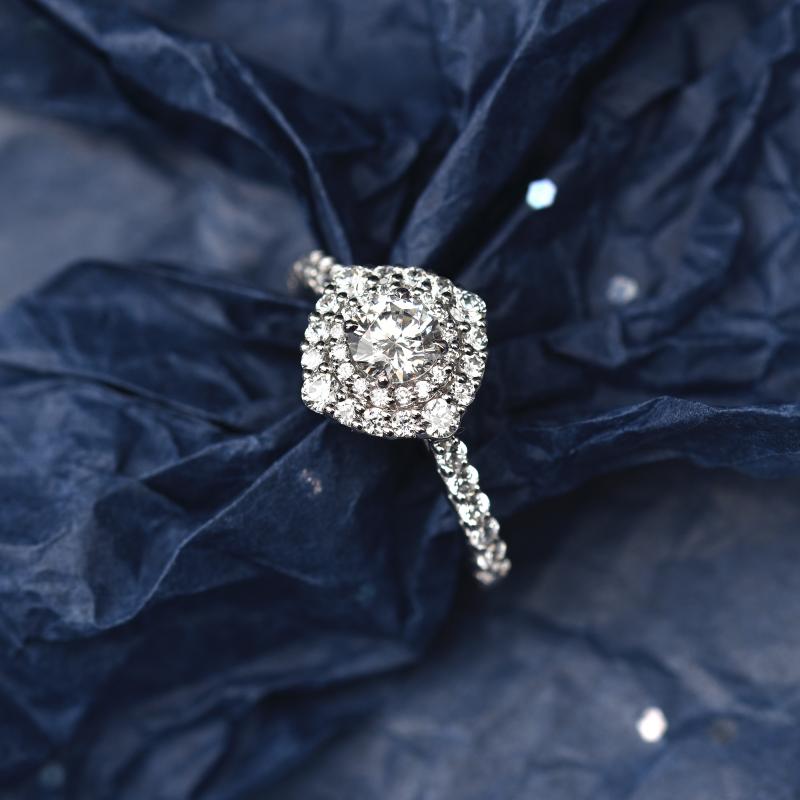 Diamantový zásnubní prsten v halo stylu 48167