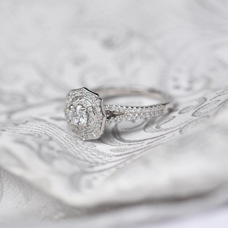 Zlatý extravagantní halo diamantový prsten 48177