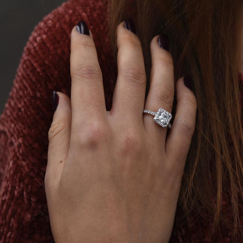 Zlatý vintage zásnubní prsten s princess diamantem Josephine