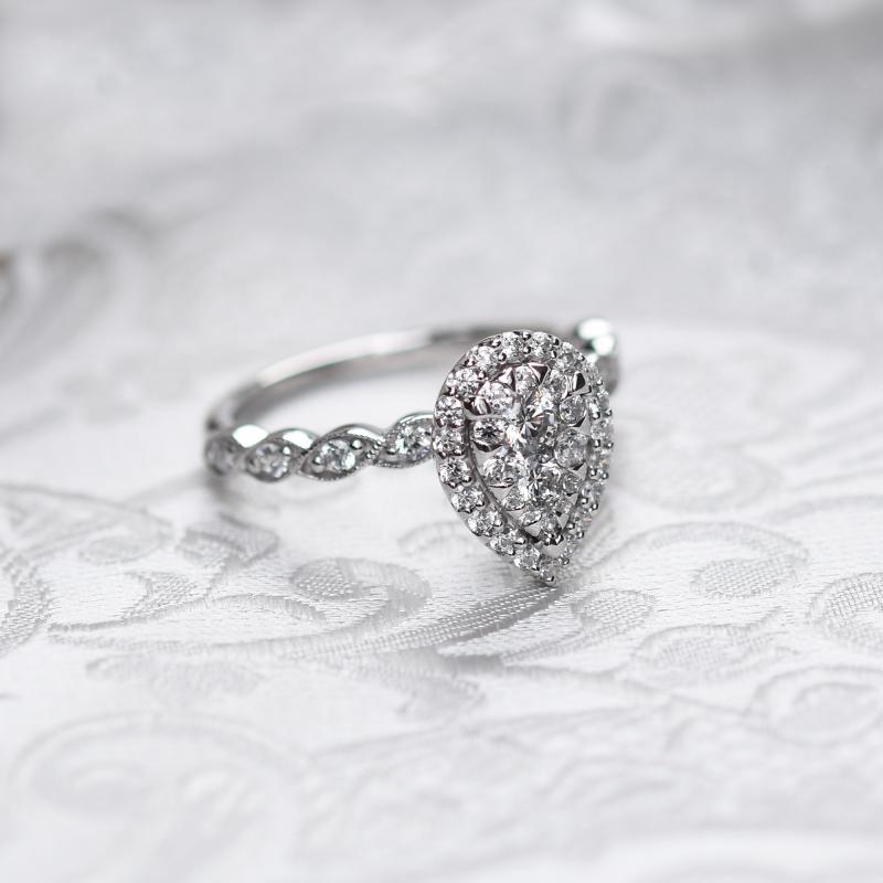 Zásnubní prsten se slzou z diamantů