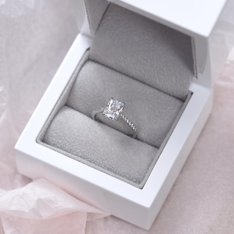 Zásnubní prsten s diamantem 49647