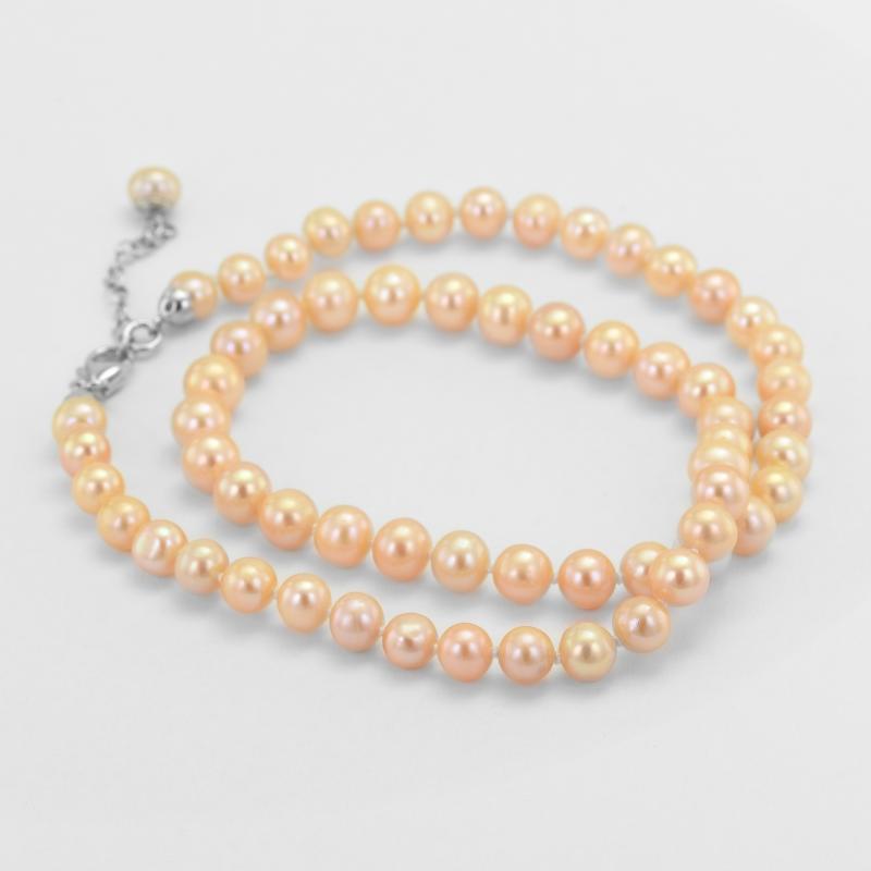 Stříbrný náhrdelník s broskvovými perlami 
