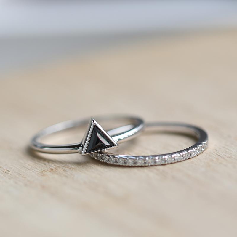 Zásnubní set prstenů s černým trojúhelníkovým diamantem 51547