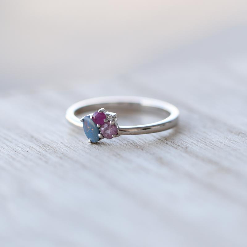 Prsten s opálem, rubínem, safírem a diamantem 52317