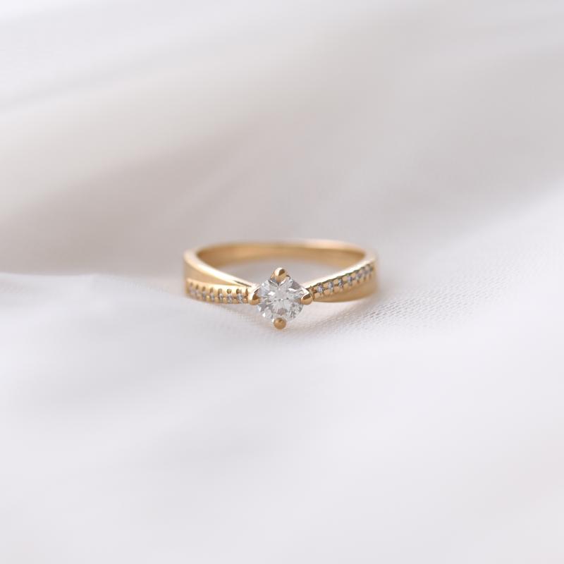 Zlatý prsten s diamanty 52527
