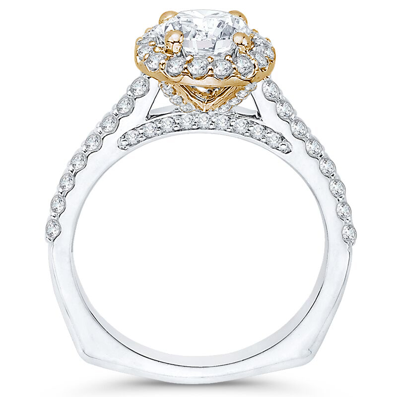 Zlatý zásnubní prsten v halo stylu s cushion diamantem 