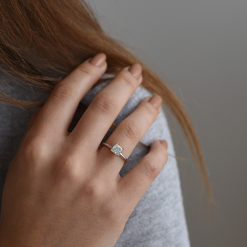 Zásnubní prsten s princess diamantem
