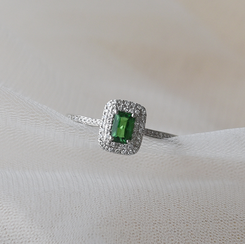 Zlatý prsten s emerald tsavorit granátem a diamanty 63717