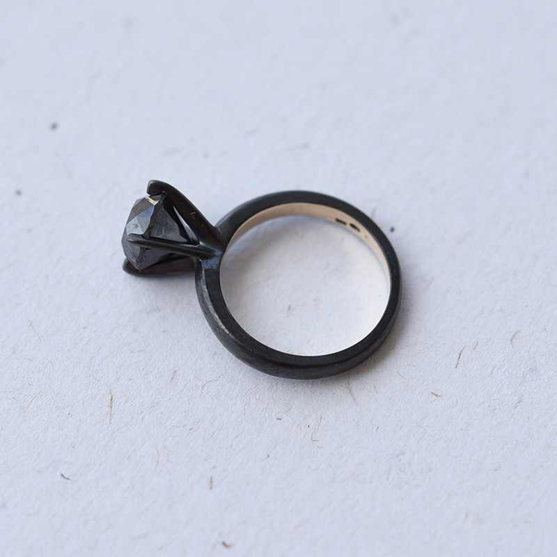 Zlatý prsten s černým rutheniem a 2ct černým diamantem Harley 63967