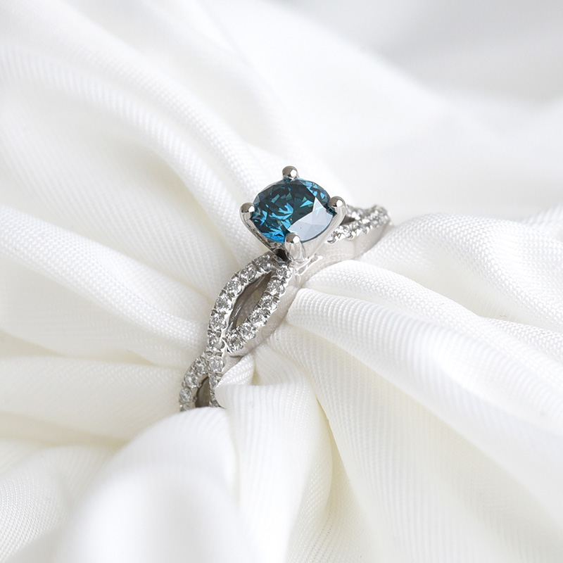 Prsten s modrým diamantem 82627