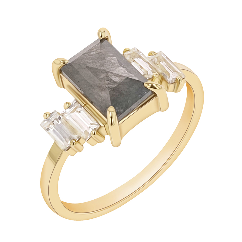 Zlatý prsten s baguette diamanty a safíry