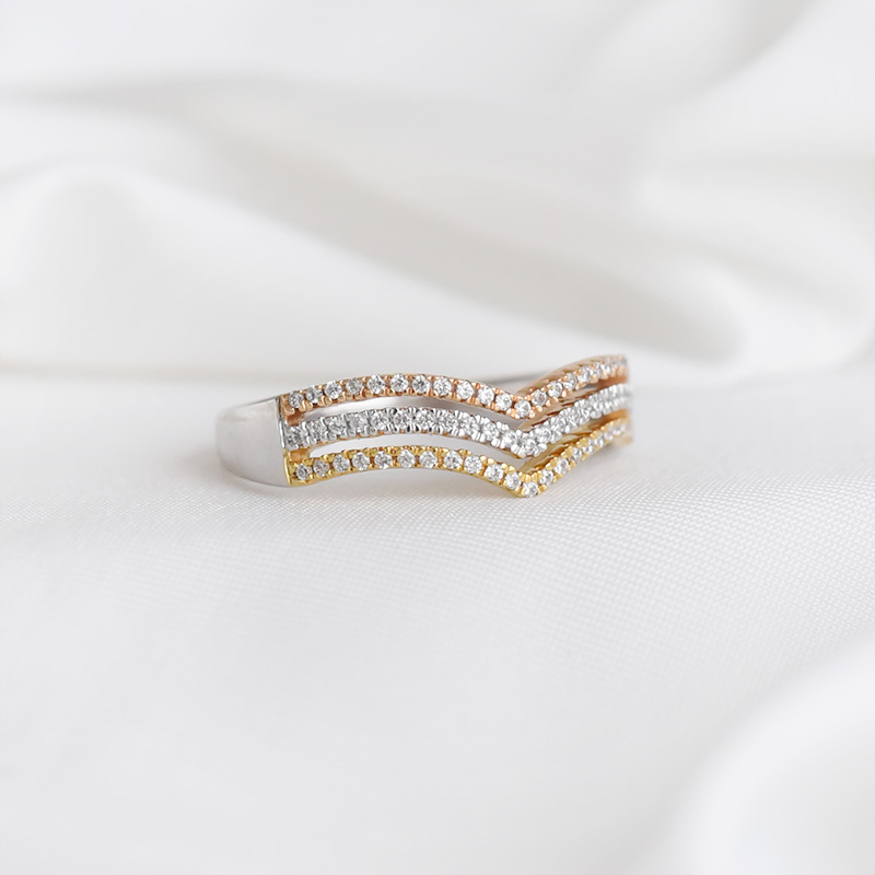 Zlatý prsten s diamanty 92787