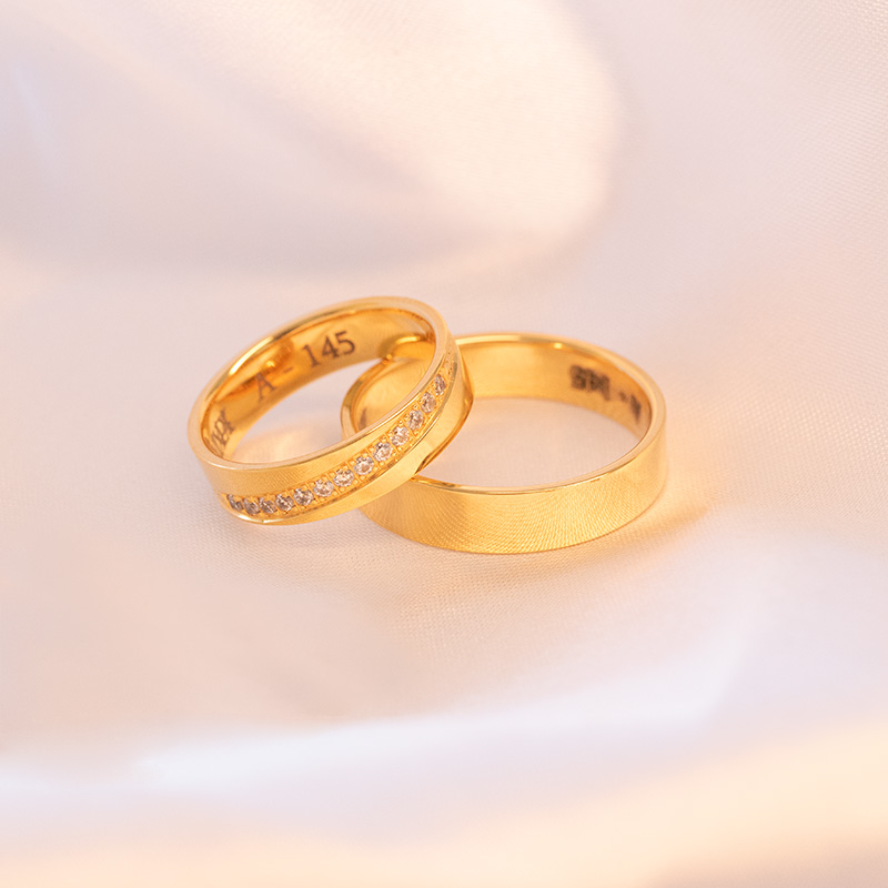 Zlaté ploché snubní prsteny s diamanty Niome 99247