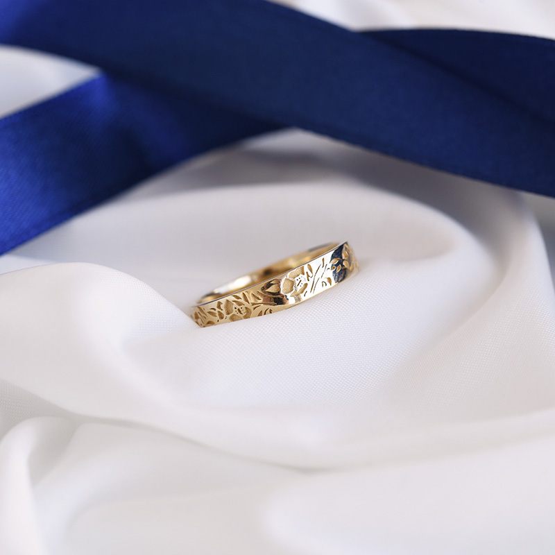 Romantické snubní prsteny s gravírem kytek Rabia 104238
