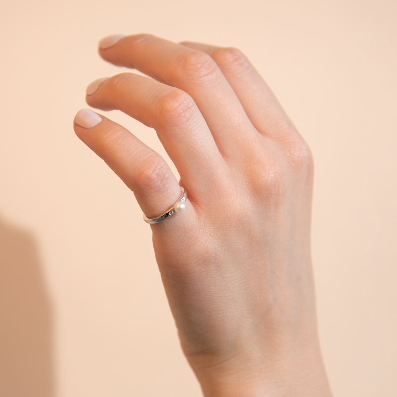 Stříbrný perlový prsten se zirkony Shayna 104658