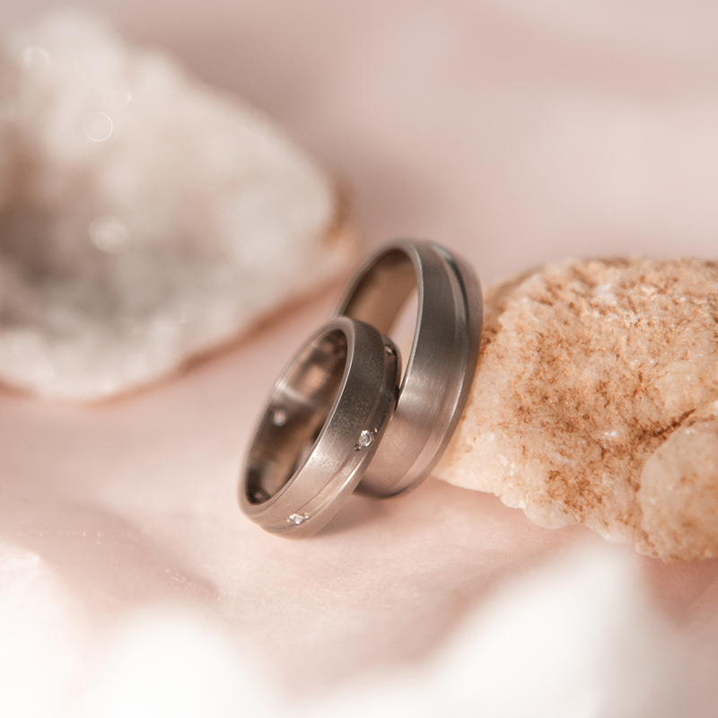 Titanové snubní prsteny s diamanty Carys 107528